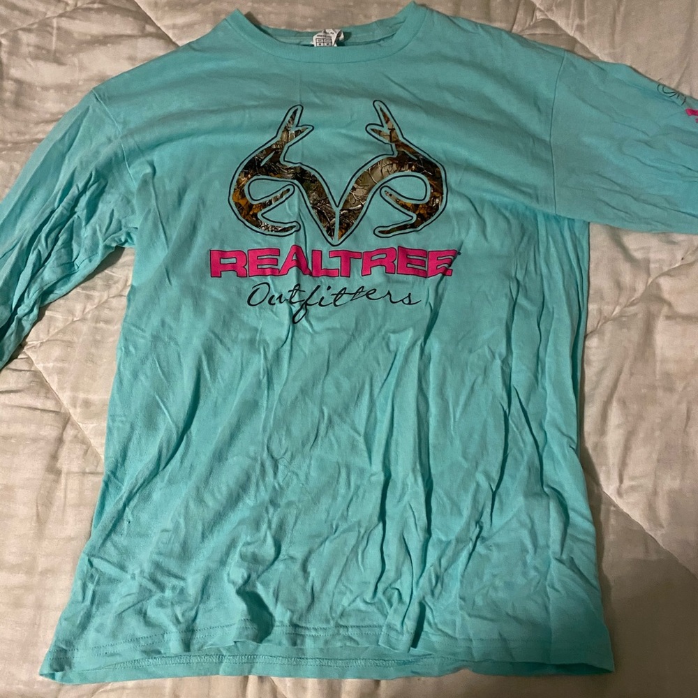 Ladies Real Tree Outfitters Long Sleeve shirt